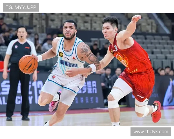 [CBA]韦瑟斯庞持球进攻 中路三分手感火热.